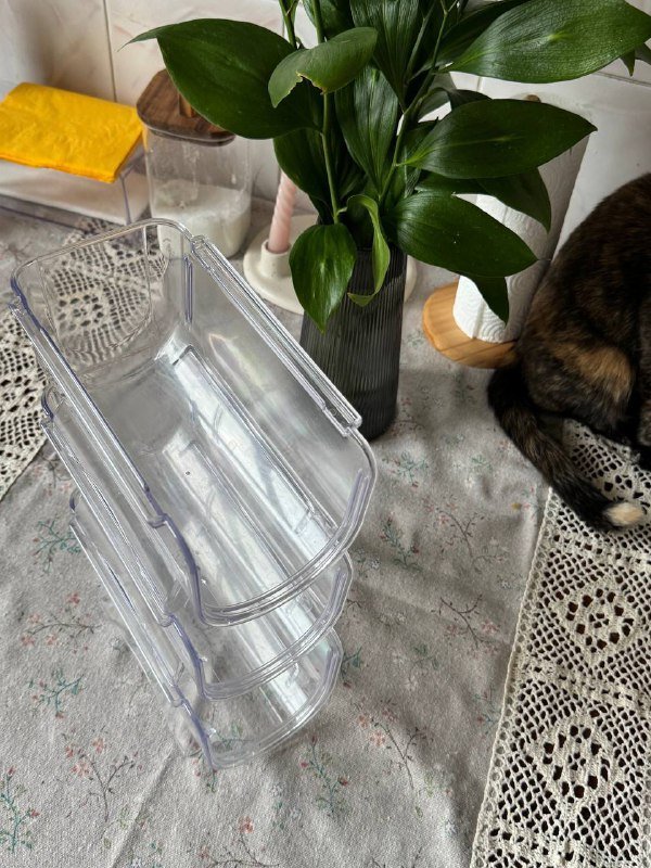 сумочка чёрная, сумочка коричневая, топ коричневый размер М, шорты LIME 42, красная жилетка размер М, красная шапка