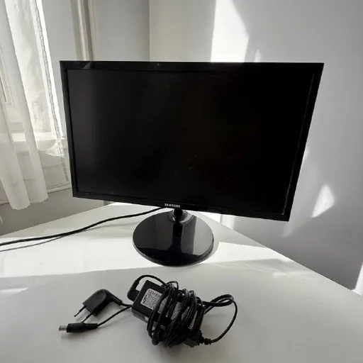 LED монитор Samsung S22F350FHI 21,5
