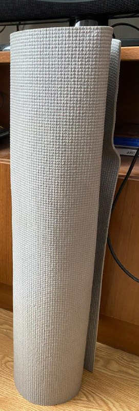 Рюкзак Skechers, Джинсовка Levi’s, Кресло шезлонг, Плед, Йога коврик, Костюм, Юбка, Боди 6