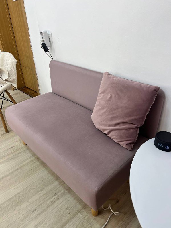 Компактный пыльно-розовый диван 2