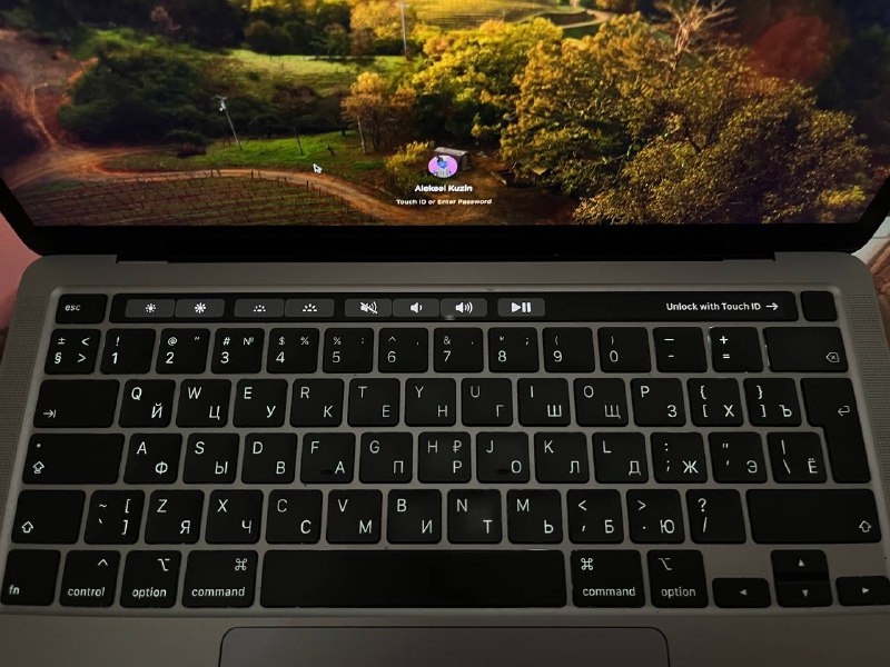 Apple MacBook Pro 13” (2020) с четырьмя портами Thunderbolt 3 3