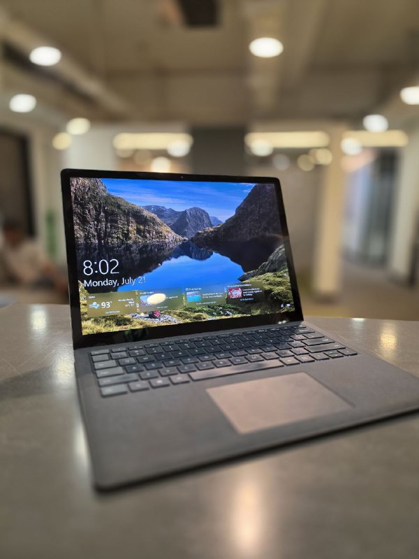Surface Laptop (1-е поколение) 8 ГБ, 256 ГБ SSD