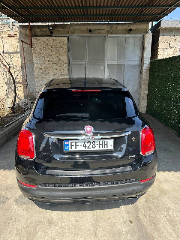 машина Fiat черная