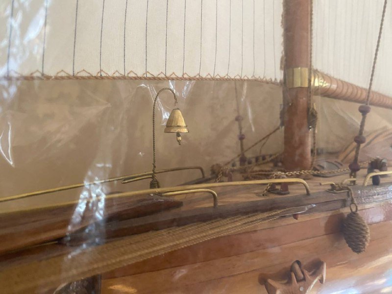 Раритетная модель деревянной парусной лодки