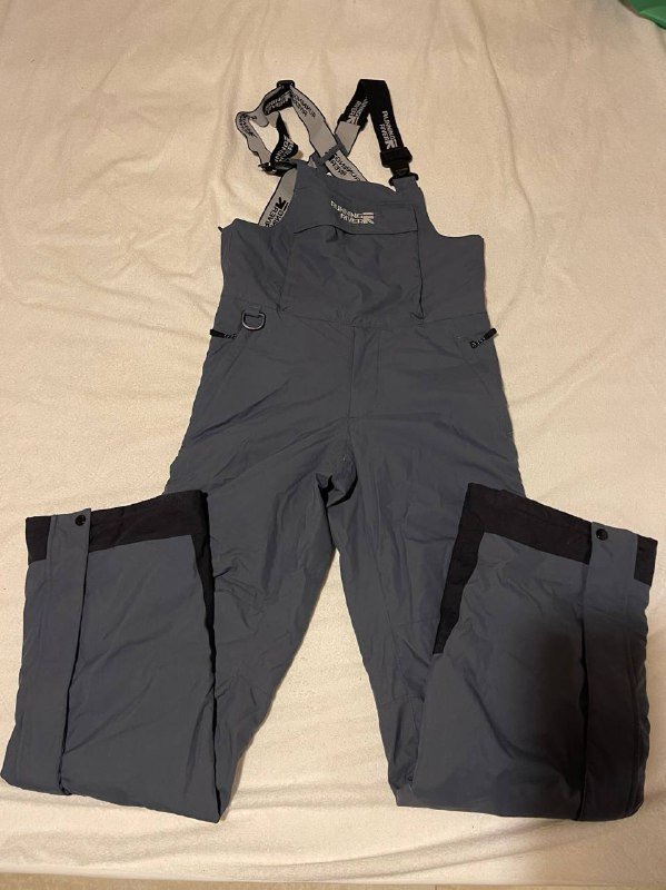 Горнолыжный комбинезон