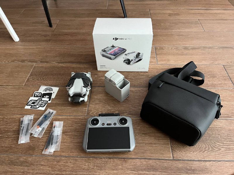 DJI Mini 4 Pro Fly More Combo дрон с аксессуарами
