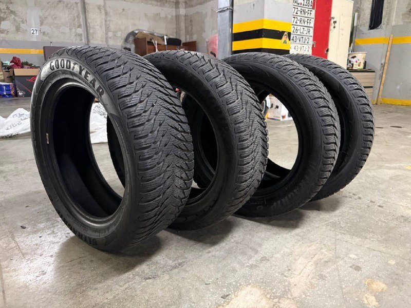 Зимняя резина GOODYEAR 205/55R16 ULTRAGRIP 8 1