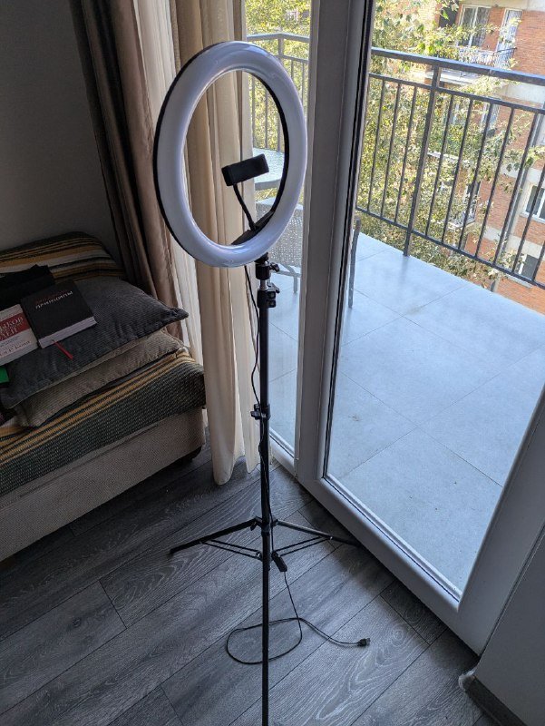 Весы кухонные, банки, лампа, микрофон, аромадиффузор, кровать, блендер, кофемашина, зеркало, чайник, стол и стулья 5