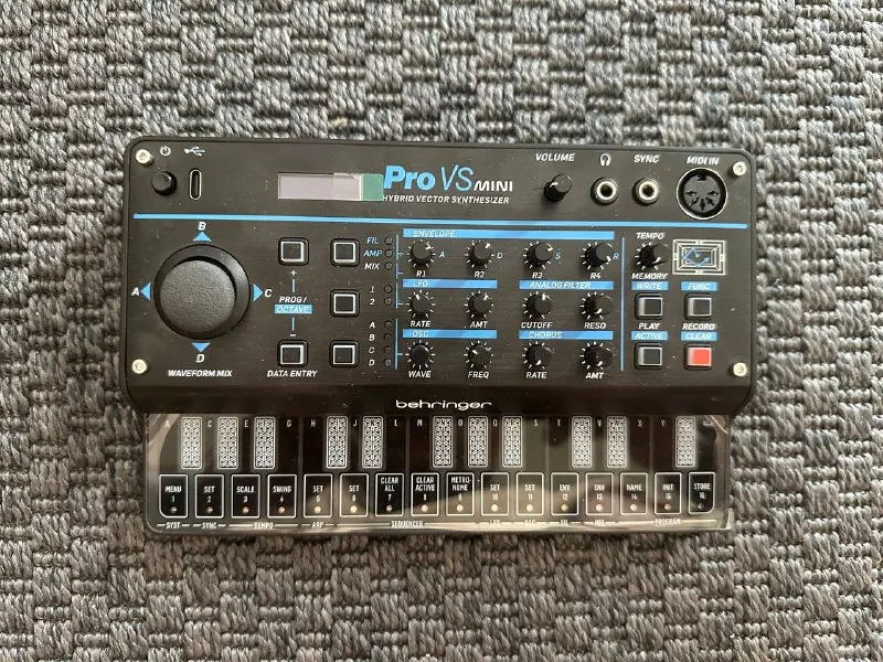 векторный синтезатор Behringer Pro VS Mini