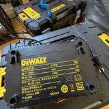 Зарядное устройство Dewalt DCB118 2