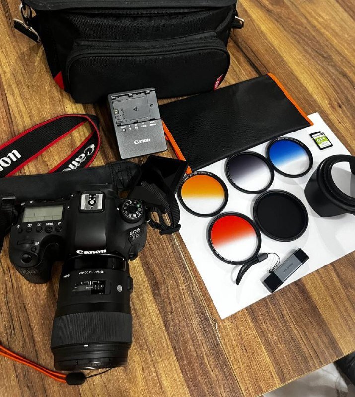 Фотоаппарат Canon EOS 6D Mark II, объектив Sigma 35mm и аксессуары