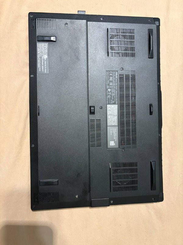 ASUS TUF Dash F15 ноутбук с мышкой и спреем 3