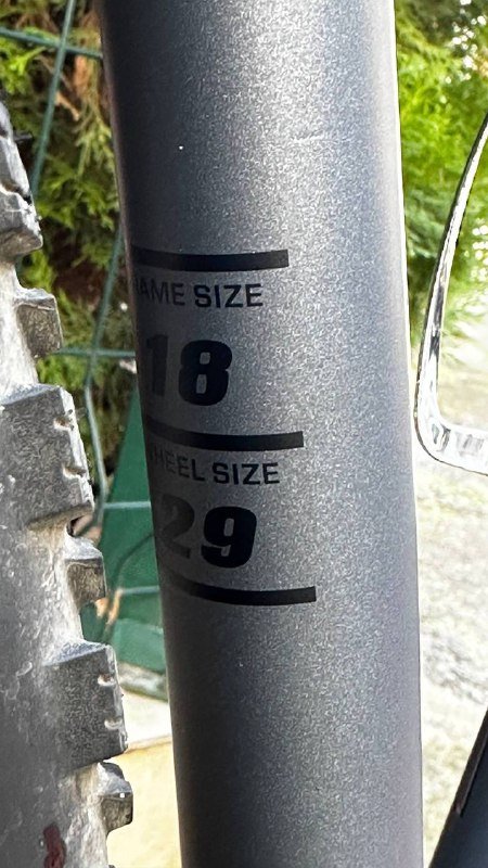 Велосипед AVALANCHE с багажником и аксессуарами