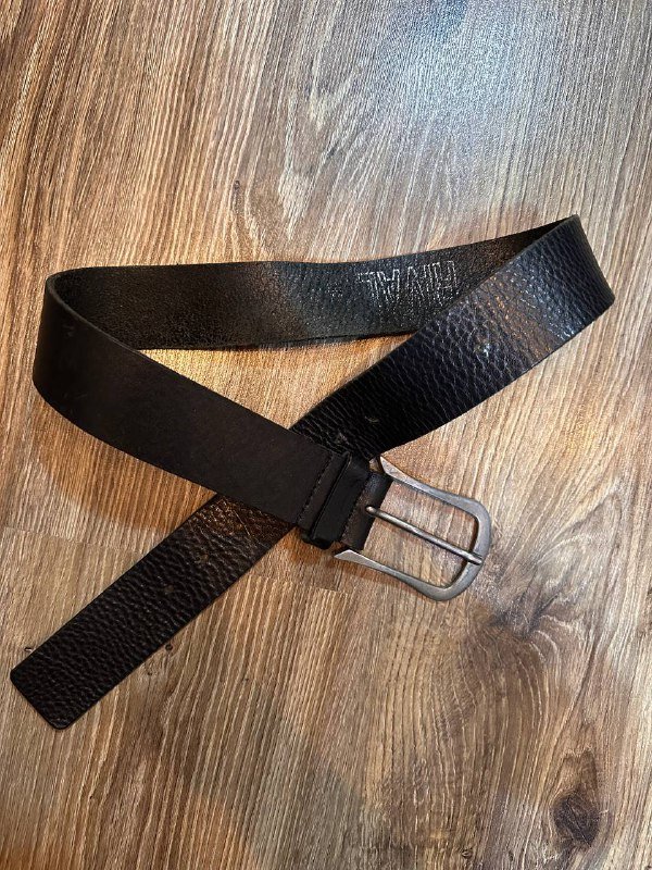 колготки в сетку, новогодние колготки, кожаный ремень, платье миди, боди с открытой спиной 3