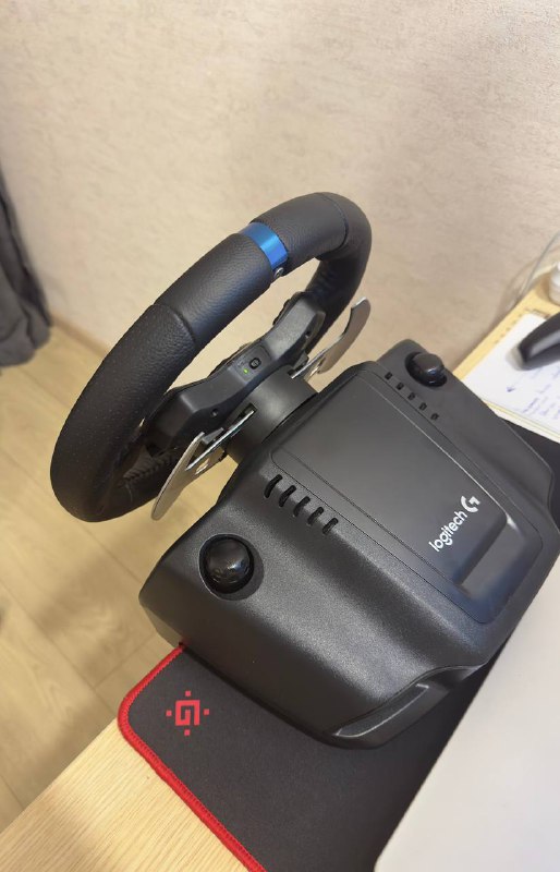 Logitech g29 Driving Force steering wheel and pedals