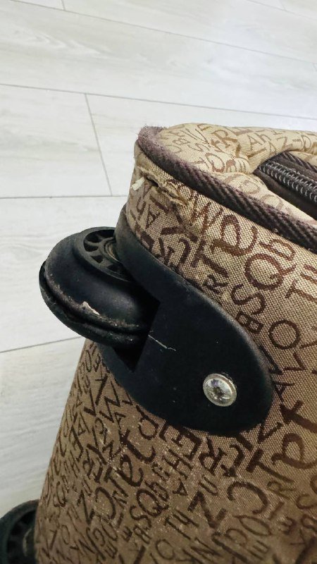 Дорожная сумка на колесиках с ручкой 8