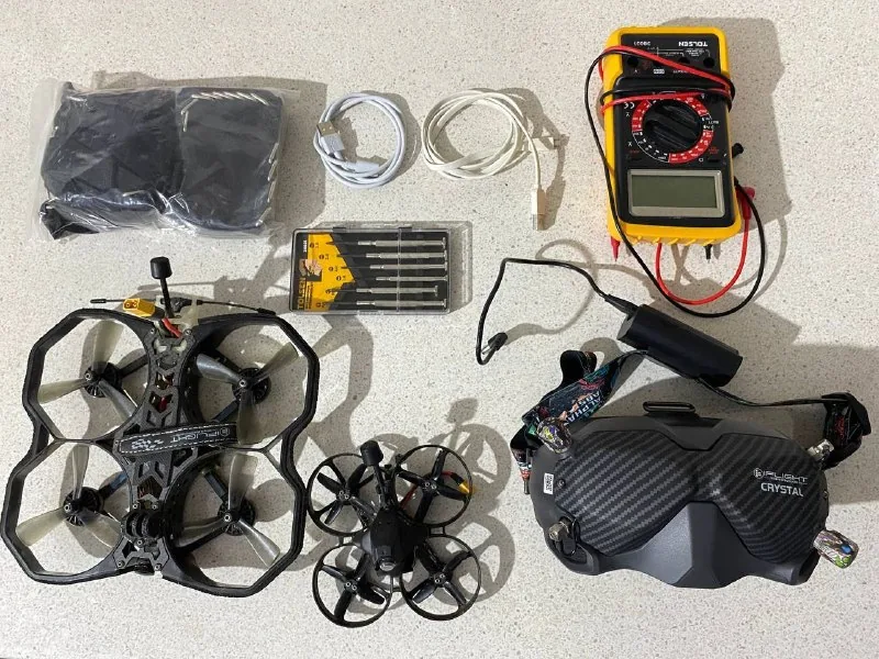 Комплект FPV: 2 дрона, очки DJI и пульт TBS 1