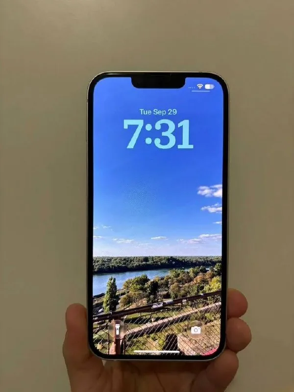 iPhone 13 128 ГБ 1