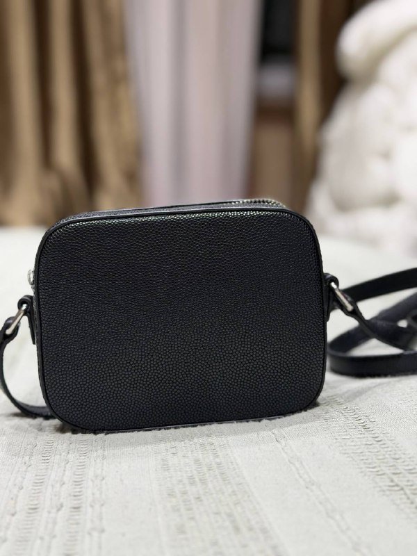 Черная женская сумка кроссбоди 1