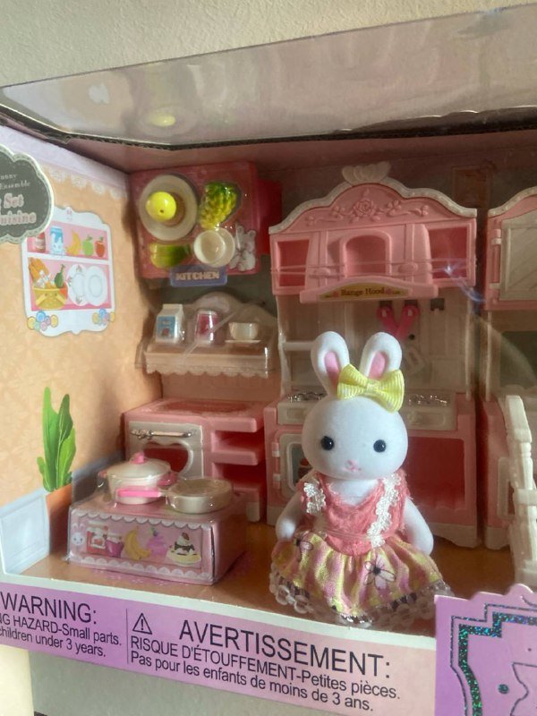 набор с зайчиком из miniso похож на syvanian family