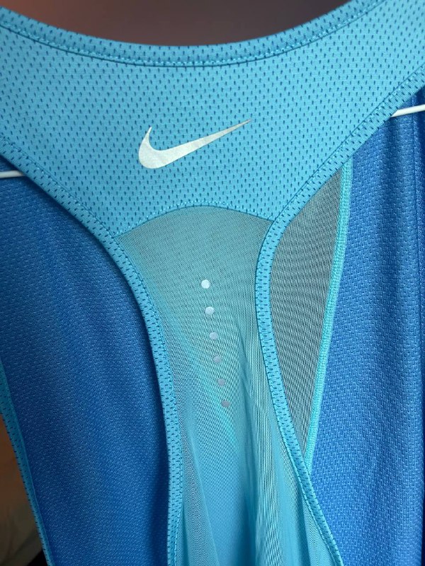Спортивный топ Nike размер M