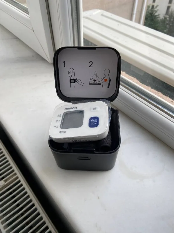 Тонометр на запястье Omron RS2 1
