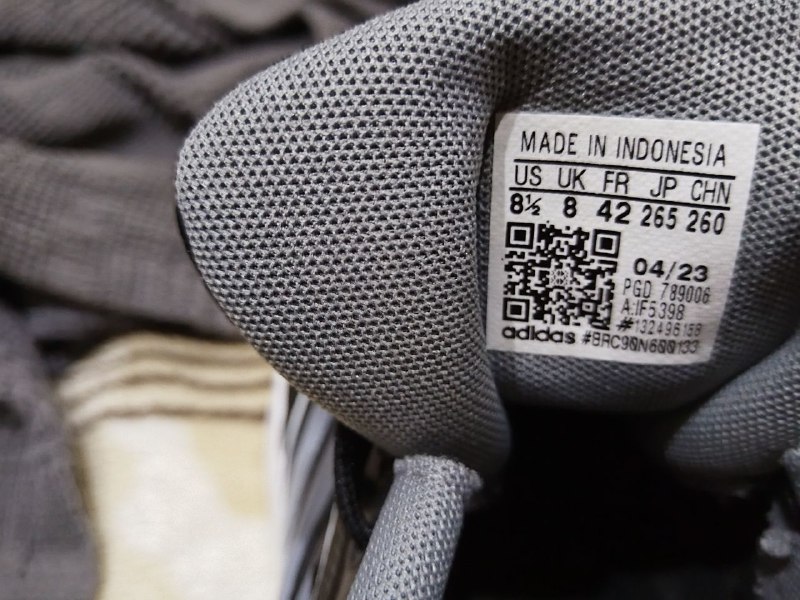 Кроссовки Adidas новые 3