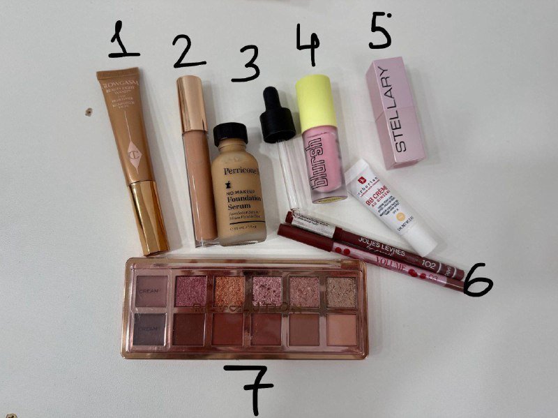 Хайлайтер Charlotte Tilbury, блеск ICONIC London, тональная сыворотка Perricone MD, румяна Made By Mitchell, бальзам Stellary, палетка теней Revolution True Icons 2