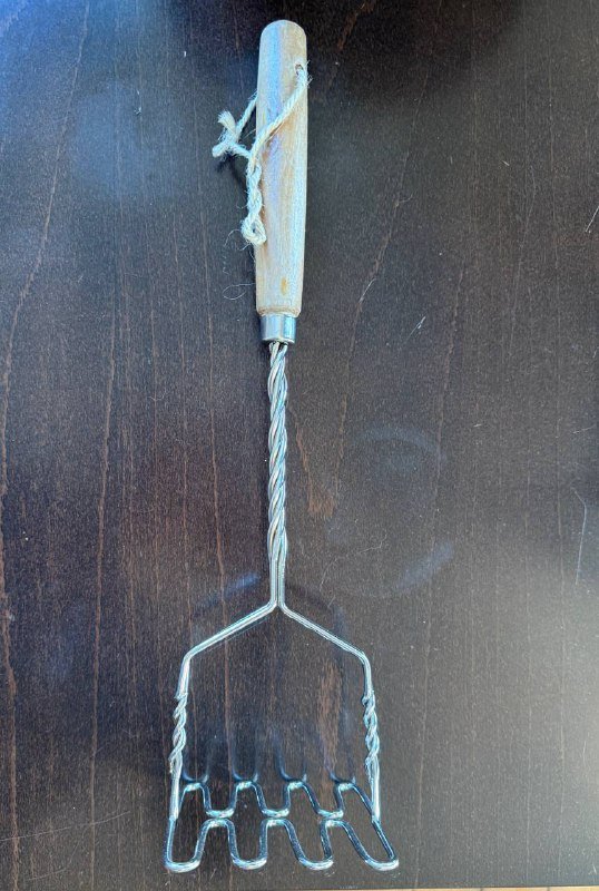 Фарфоровый чайный сервиз, подставки для мисок, силиконовая форма, пенка и масло для волос, картофельная толкушка, настольный вентилятор 6