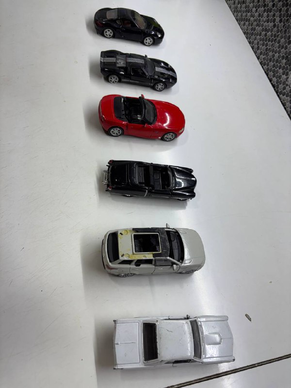 Комплект игрушечных машинок 4
