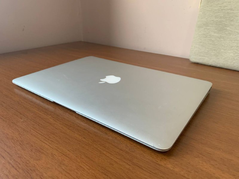 MacBook Air 13.3” (2017), 8 ГБ ОЗУ, SSD 128 ГБ 4