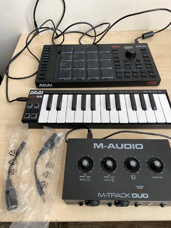 AKAI MPC Studio, AKAI LPK25, M-Audio M-Track Duo комплект