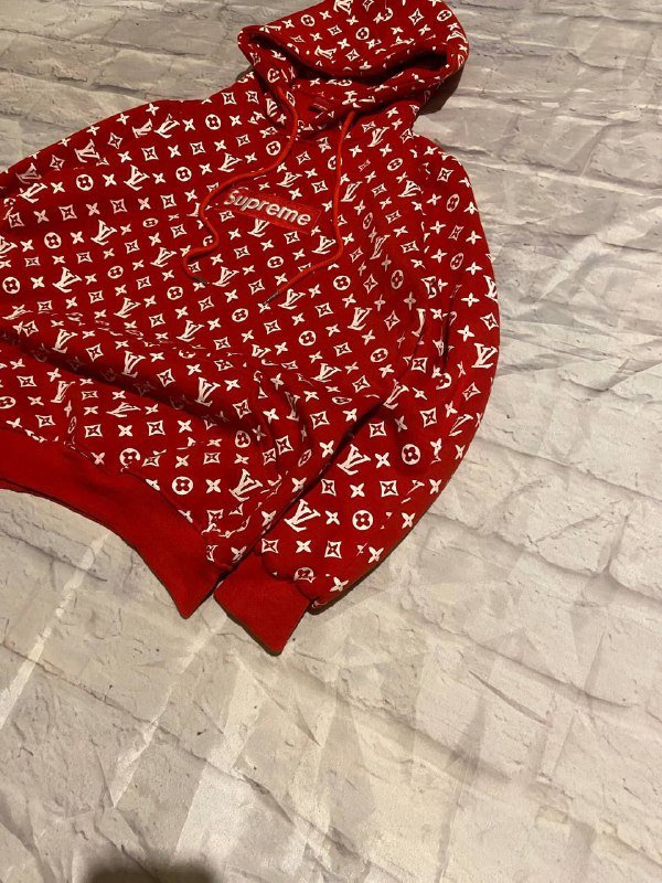 Толстовка Supreme и Louis Vuitton красная 2
