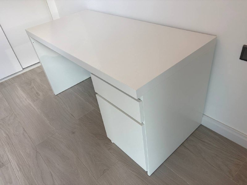 Стол IKEA белый для работы или косметический 4