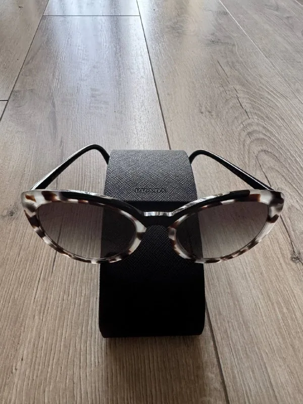 Оригинальные очки Prada 1