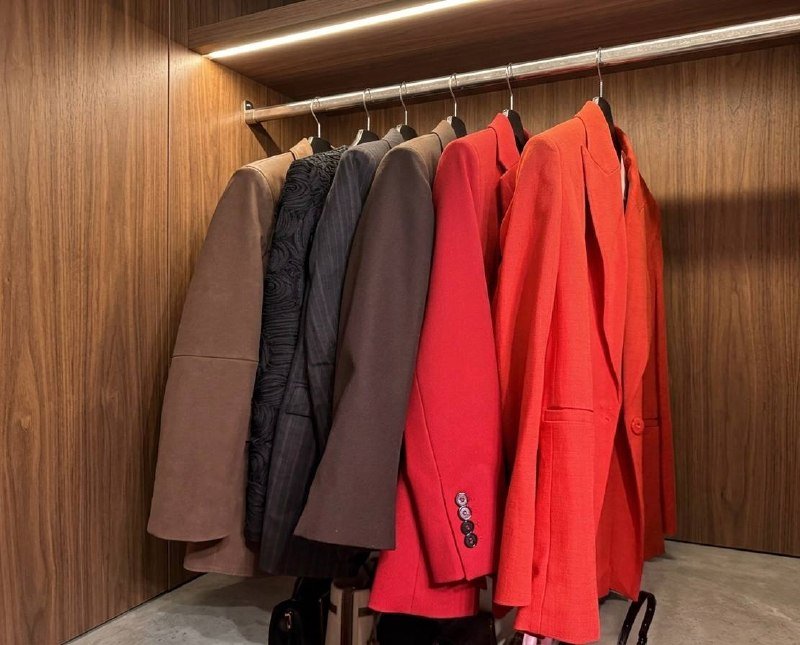 Обувь, сумки, платья, пиджаки женские