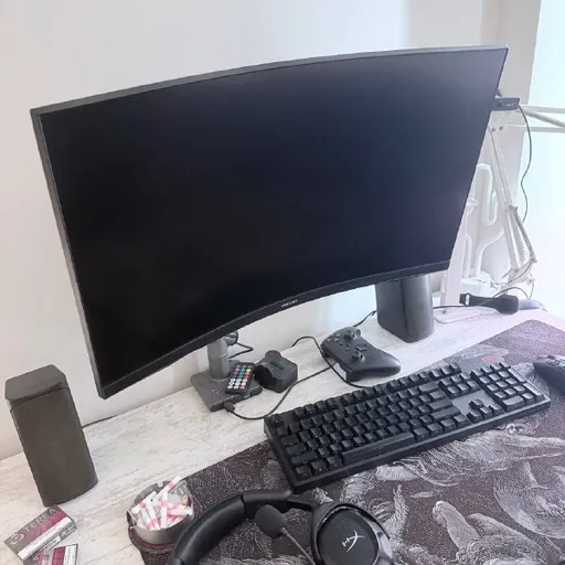 Игровой монитор Samsung Odyssey G5, кронштейн, колонки