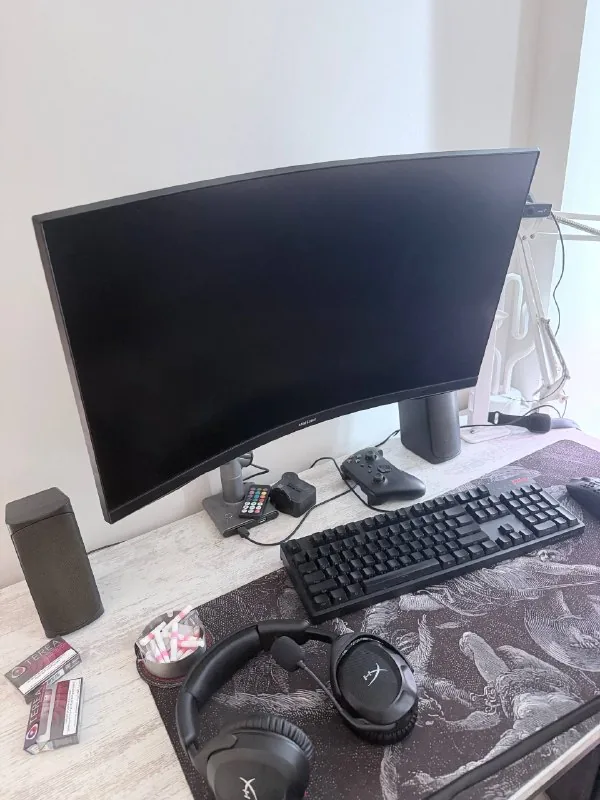 Игровой монитор Samsung Odyssey G5, кронштейн, колонки 1