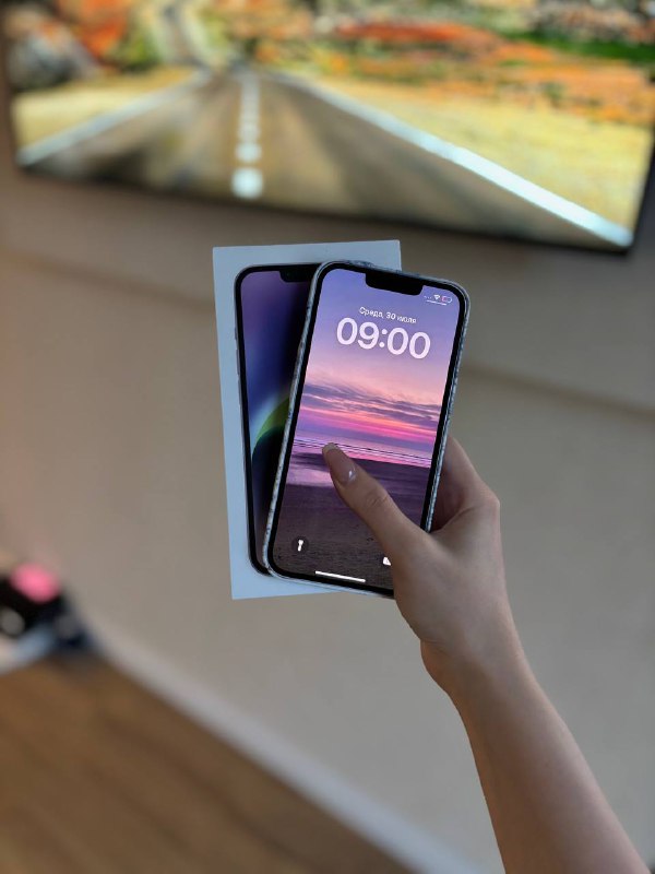 iPhone 14, iPhone 12, AirPods 3, Nintendo Switch