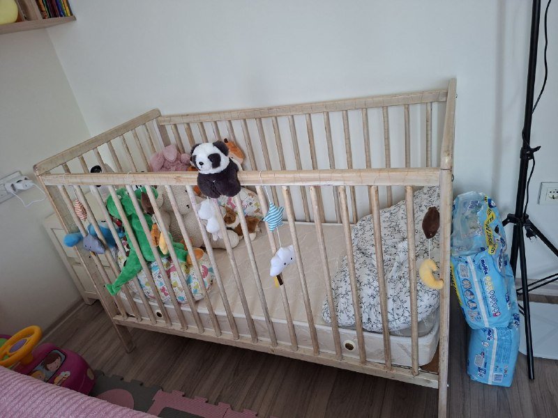 Детская кроватка с матрасом