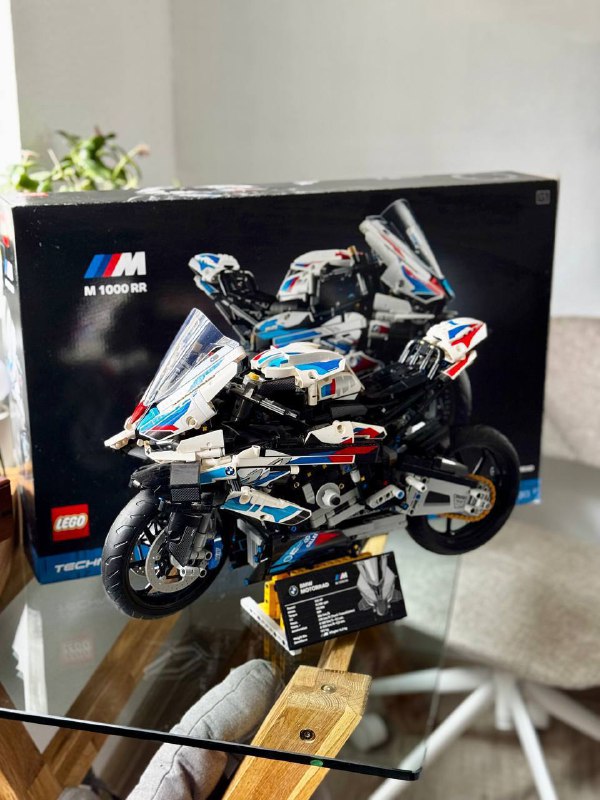 Lego BMW M 1000 RR 42130 в полном комплекте