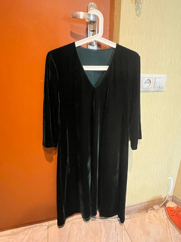 Йога-коврик, Массажный мячик, Пиджак Reserved, Кофта Bershka, Платье Oodji, Бархатное платье, Лонгслив, Джинсы скини, Юбка-карандаш 6
