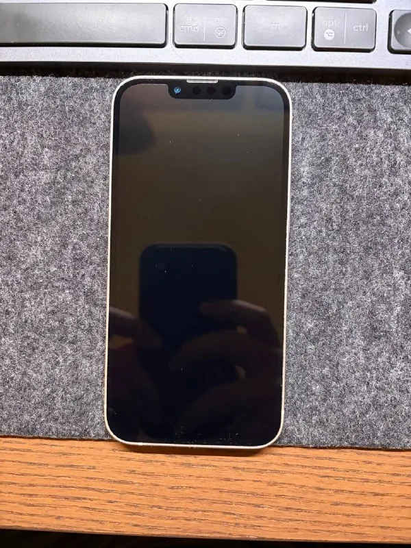 iPhone 13 128GB белый 1