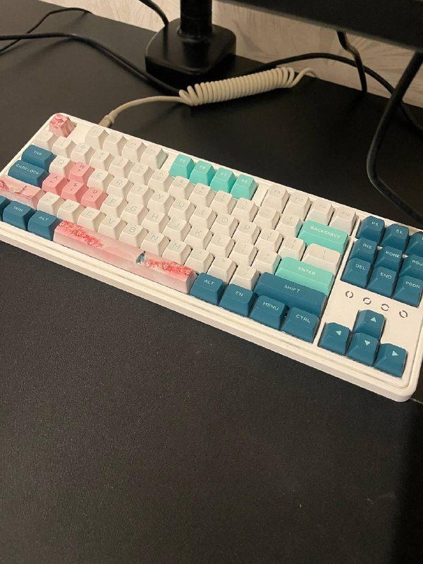 монитор, мышь, клавиатура, наушники, коврики, офисное кресло