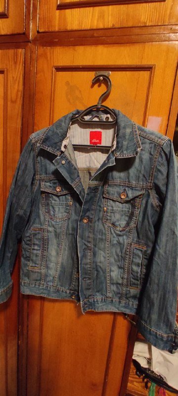 Вещи женские: кофты, джинсовая куртка, юбка 7