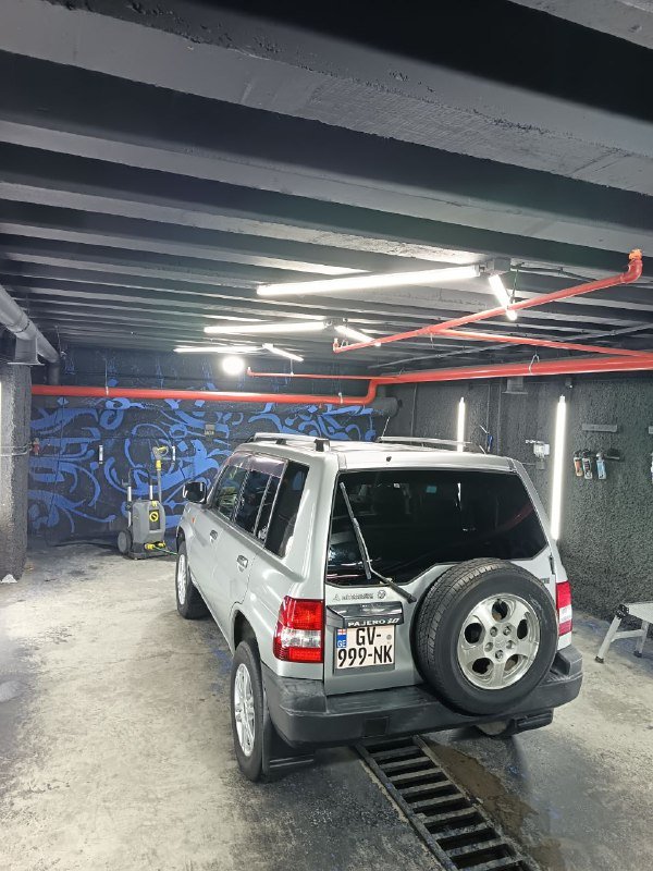 Автомобиль Mitsubishi Pajero 1998 года