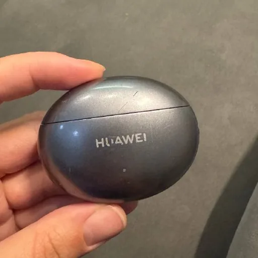 Huawei FreeBuds 4i case and left earbud