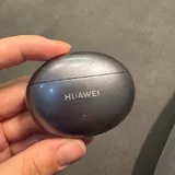 Кейс Huawei FreeBuds 4i и левый наушник 1