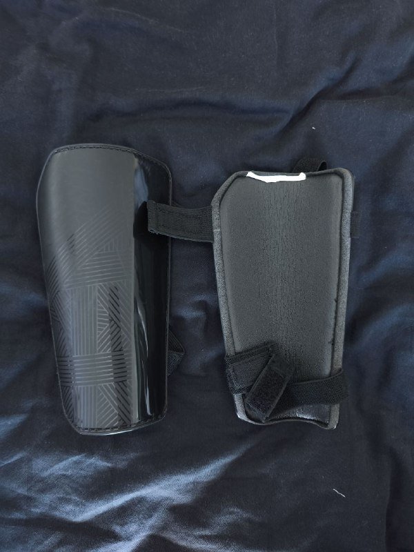 Футбольная защита Kipsta на голени