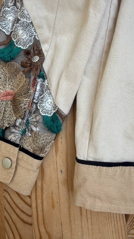 Куртка с вышивкой 2